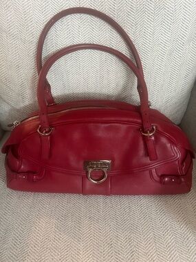 Vintage Salvatore Ferragamo Gancini leather bag.